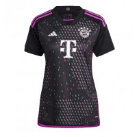 Camisa de Futebol Bayern Munich Dayot Upamecano #2 Equipamento Secundário Mulheres 2024-25 Manga Curta